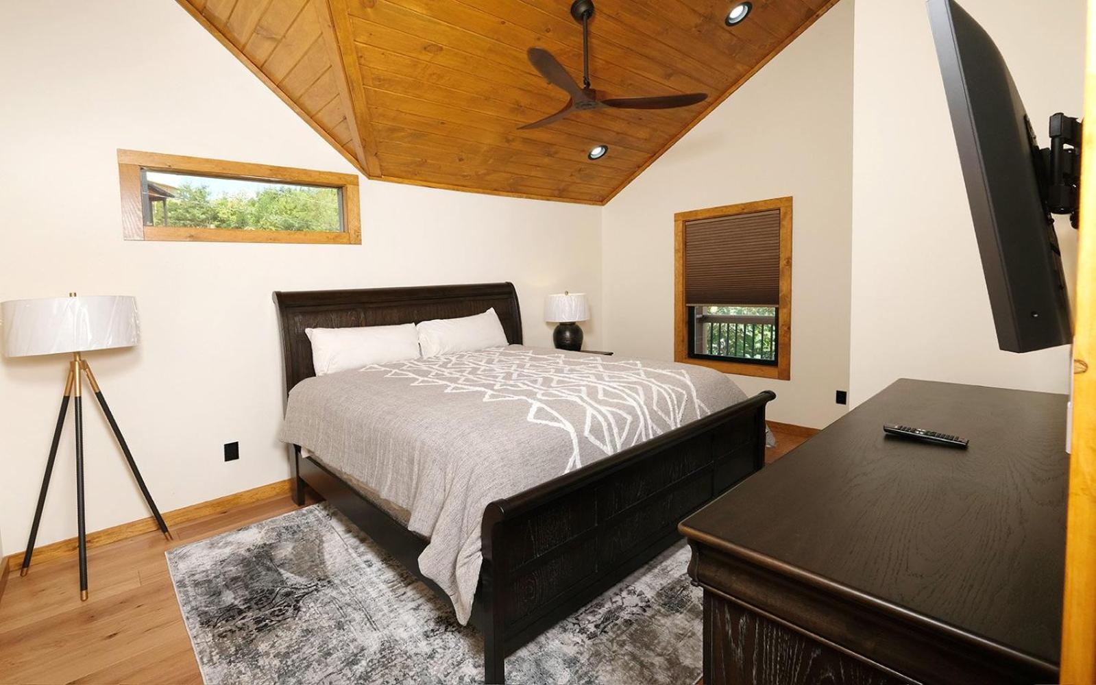 Edgewood Retreat Villa แกตลิงเบิร์ก ภายนอก รูปภาพ